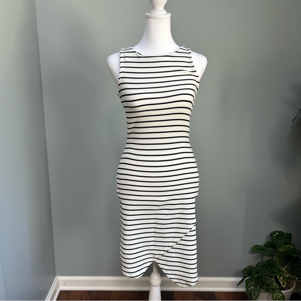Iris size S white snd black striped sleeveless dress